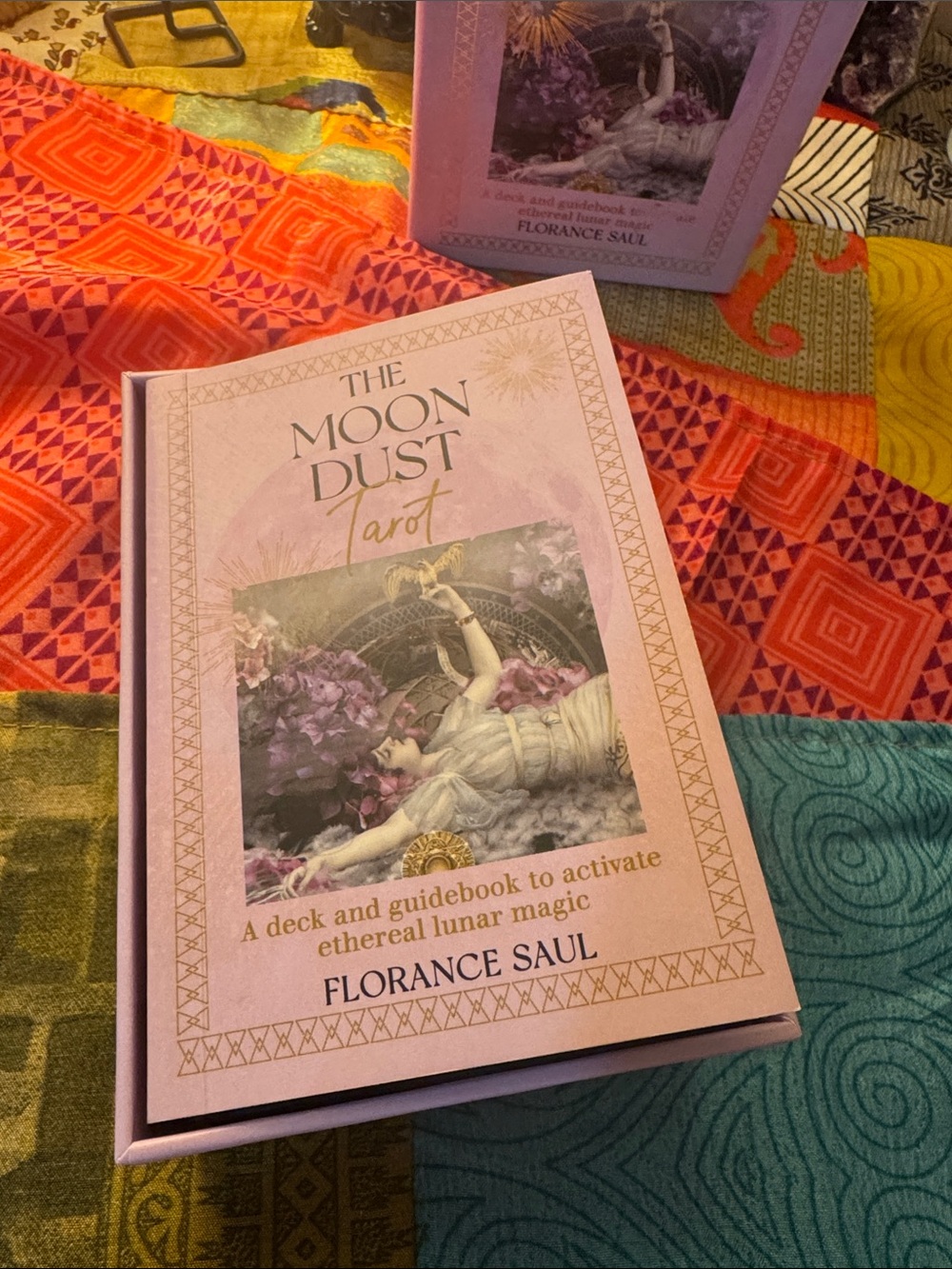 The Moon Dust Tarot by Florance Saul - Pink & Gold Deck - Picture 3 of 11